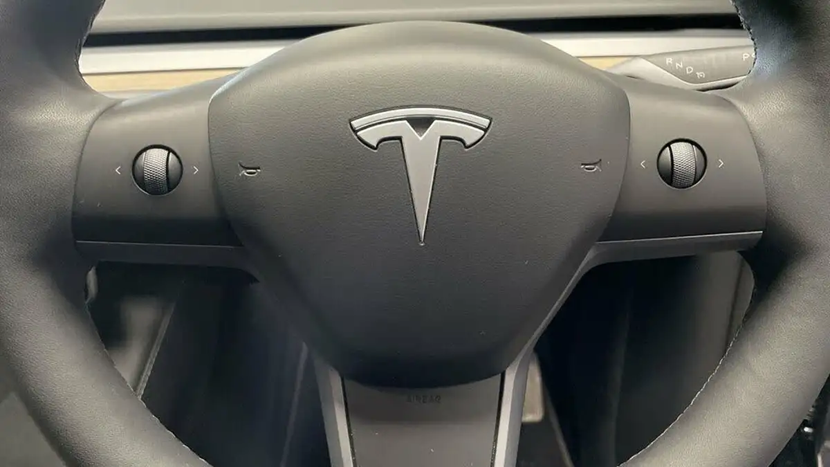 2022-tesla-model-y-e-long-range-big-21