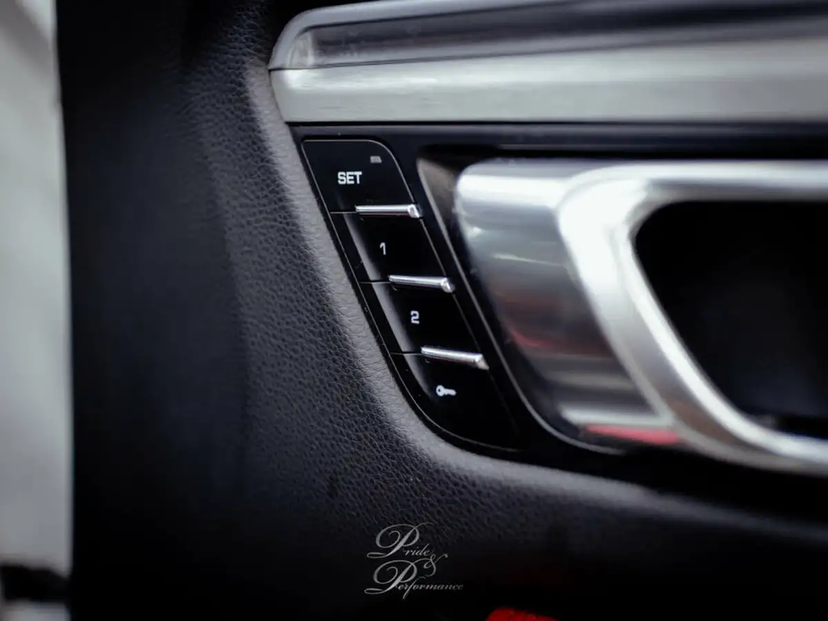 2018-porsche-macan-20-252ps-ss-big-26