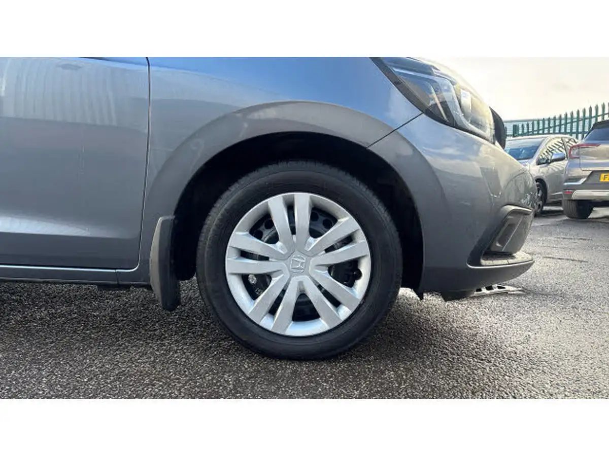 2022-honda-jazz-15-i-mmd-se-109ps-big-8