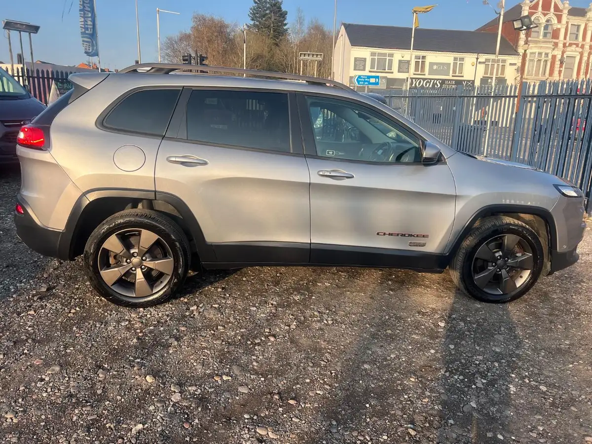 2016-jeep-cherokee-22multijet-ii-75th-anniversary-ss-big-1