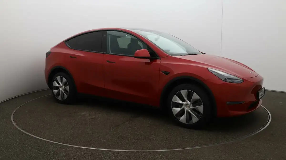 2022-tesla-model-y-e-long-range-big-37