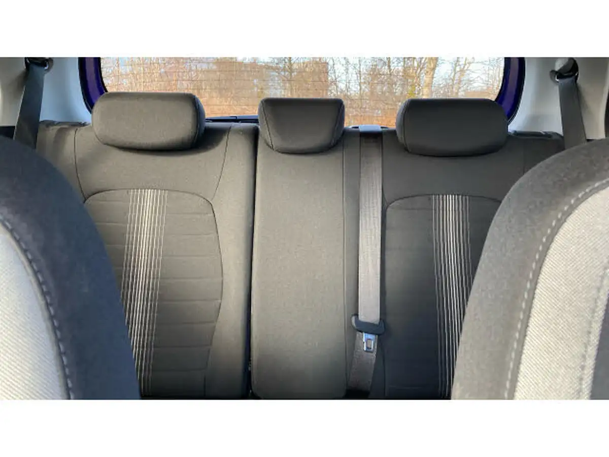 2022-hyundai-i10-12-premium-big-14