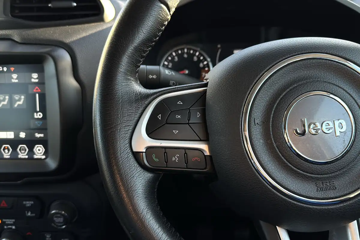 2021-jeep-renegade-10-gse-night-eagle-big-16