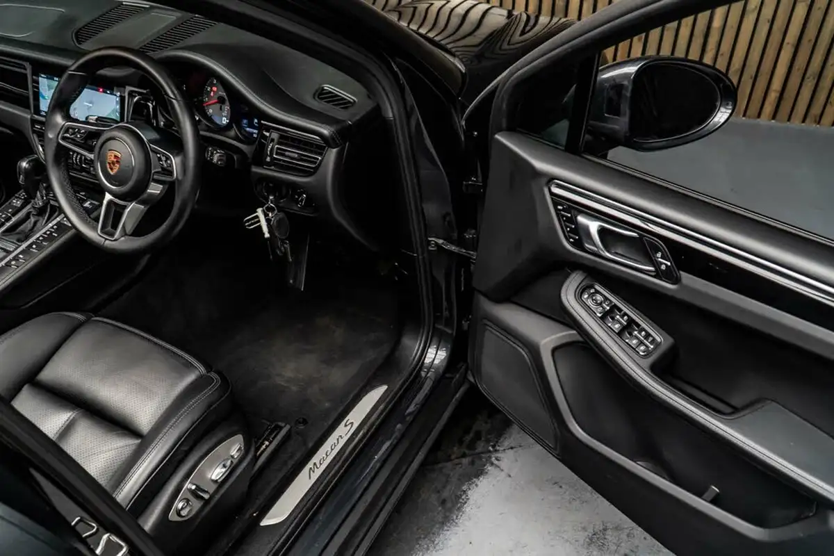 2020-porsche-macan-30-v6-s-big-28