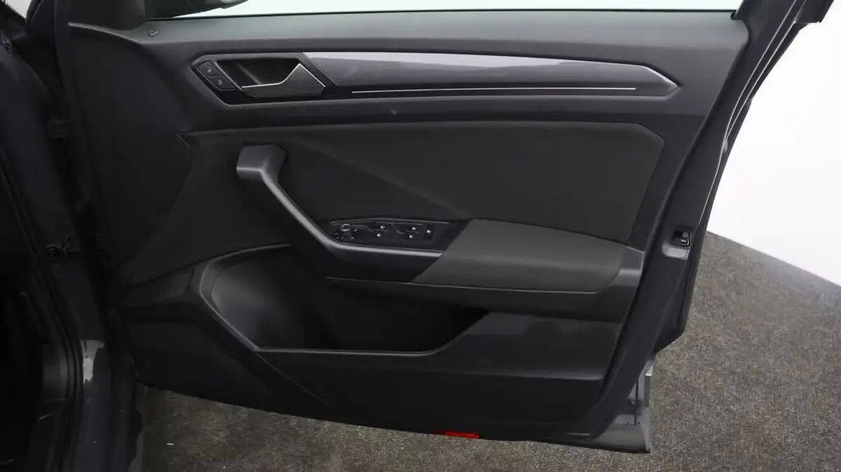 2021-volkswagen-t-roc-20-tsi-sel-big-14