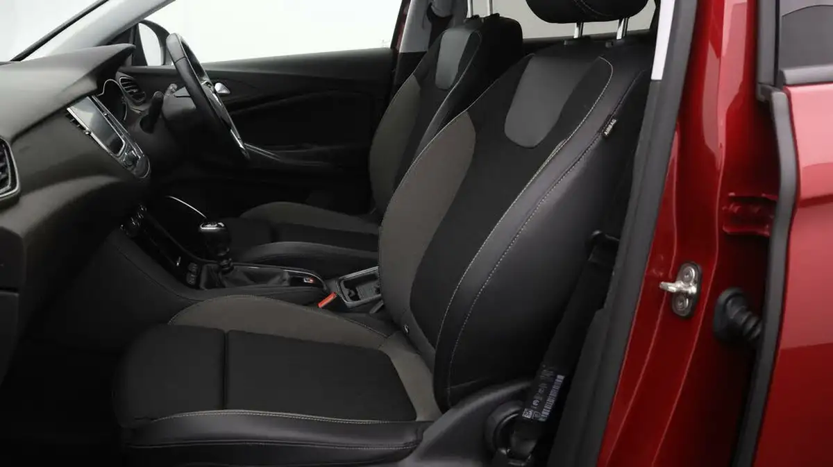 2020-vauxhall-grandland-x-12-sri-nav-big-13