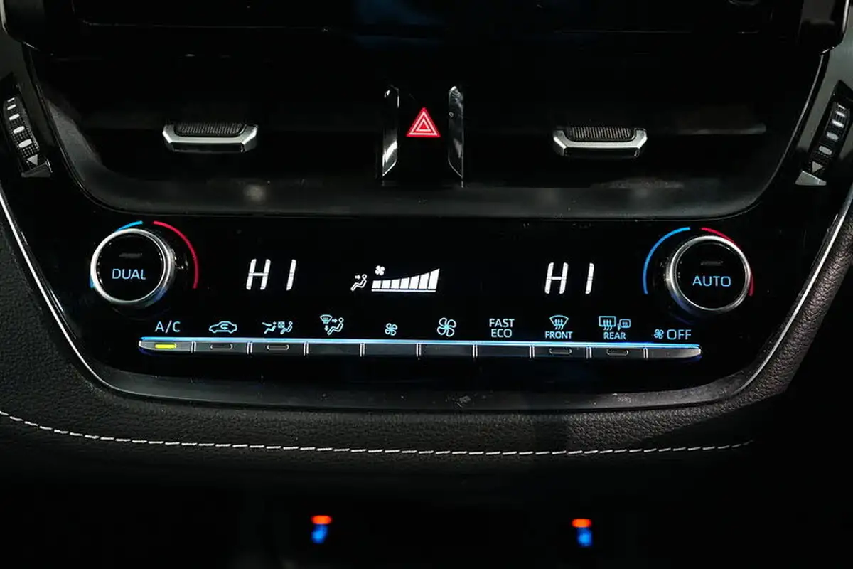 2019-toyota-corolla-18-vvt-i-design-trk-touring-sports-5d-big-41