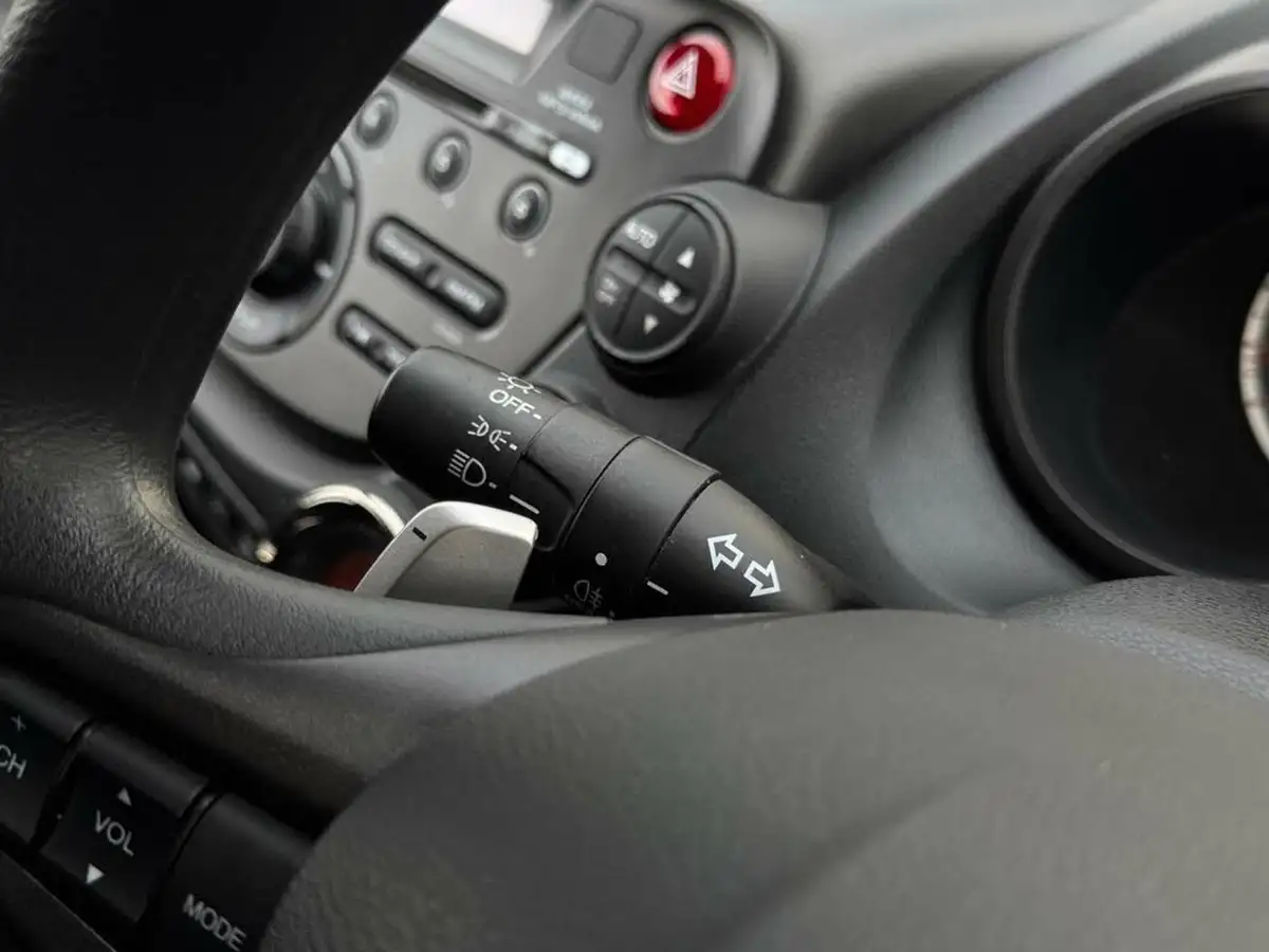 2013-honda-jazz-14-es-cvt-big-33