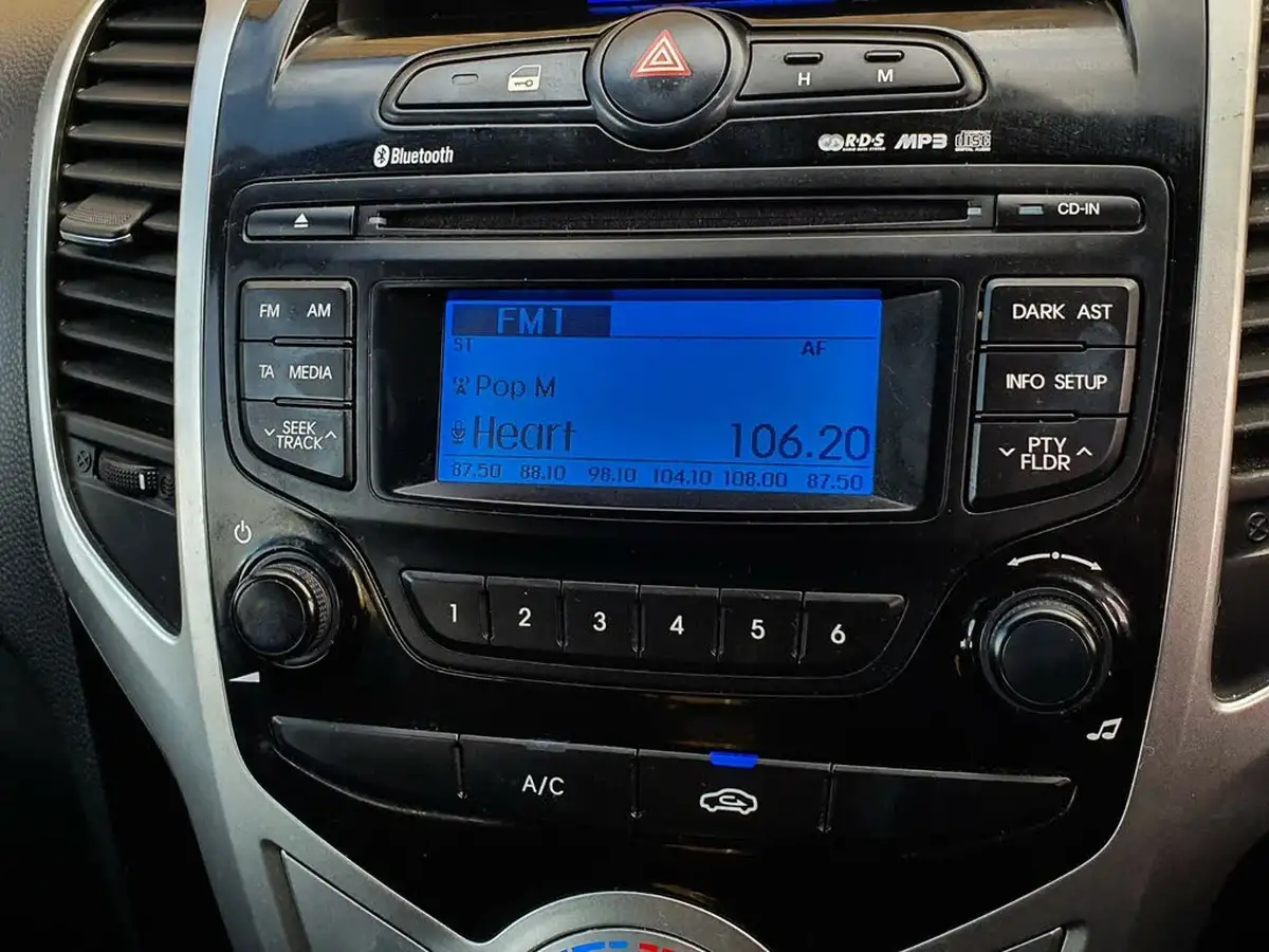 2014-hyundai-ix20-16-active-125ps-big-26
