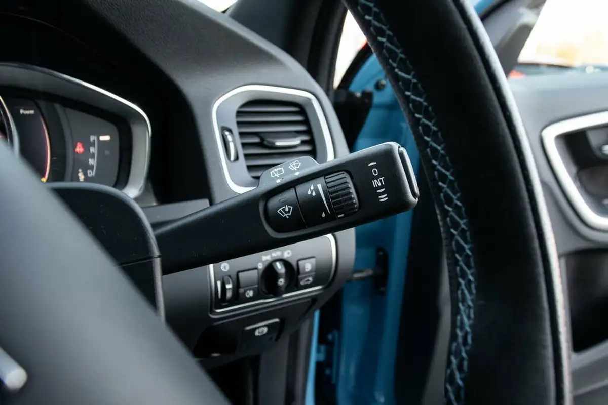 2017-volvo-v60-20-t6-polestar-big-18