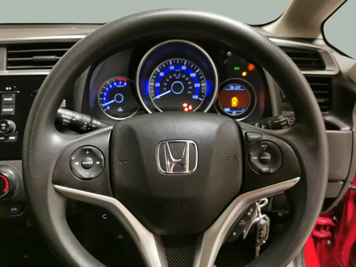2019-honda-jazz-13-i-vtec-s-big-11