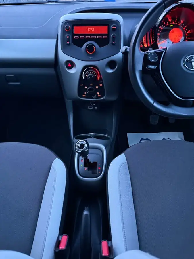 2018-toyota-aygo-10-vvt-i-x-play-71bhp-5d-x-shift-big-52
