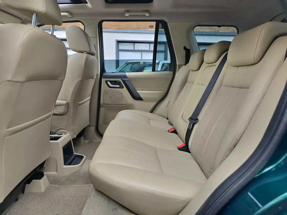 2011-land-rover-freelander-2-32-4x4-big-19
