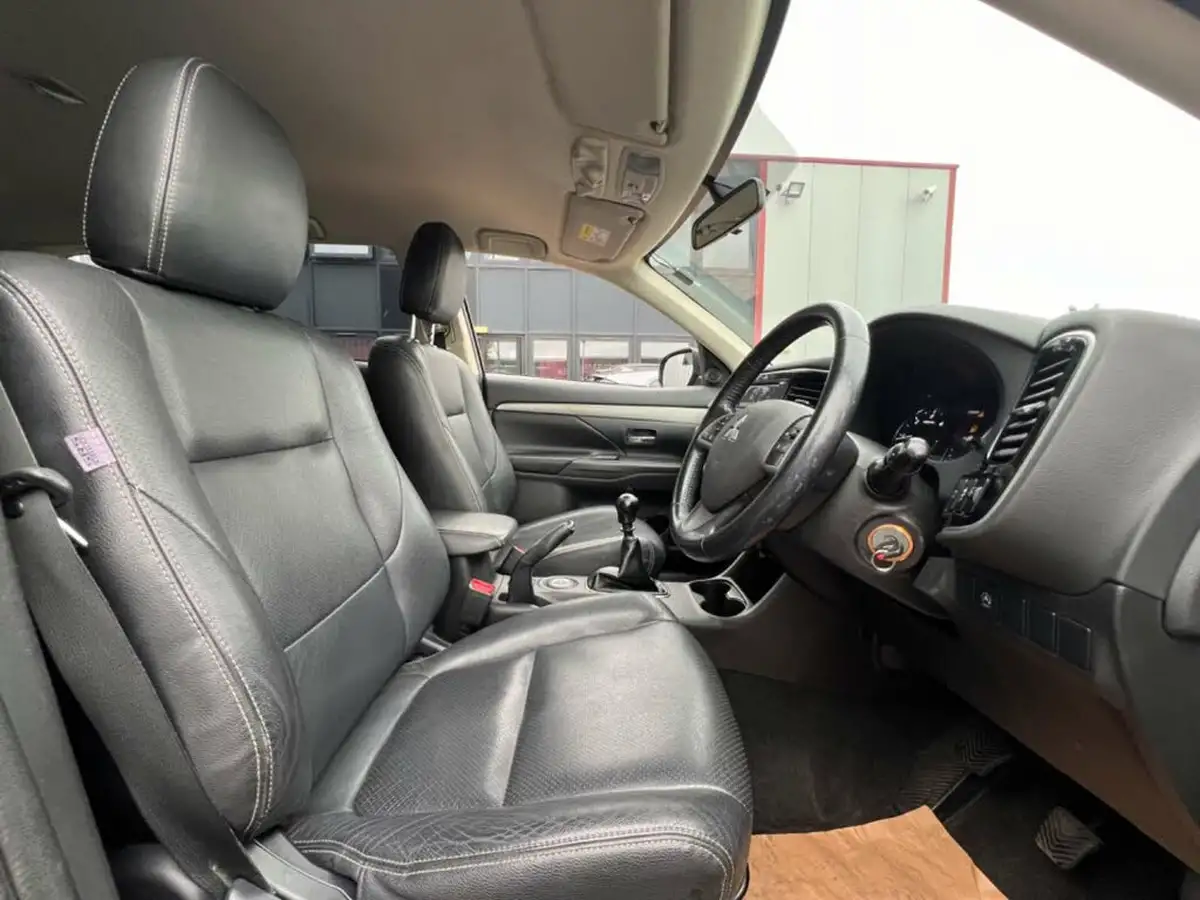 2014-mitsubishi-outlander-22di-d-gx3-7st-big-23