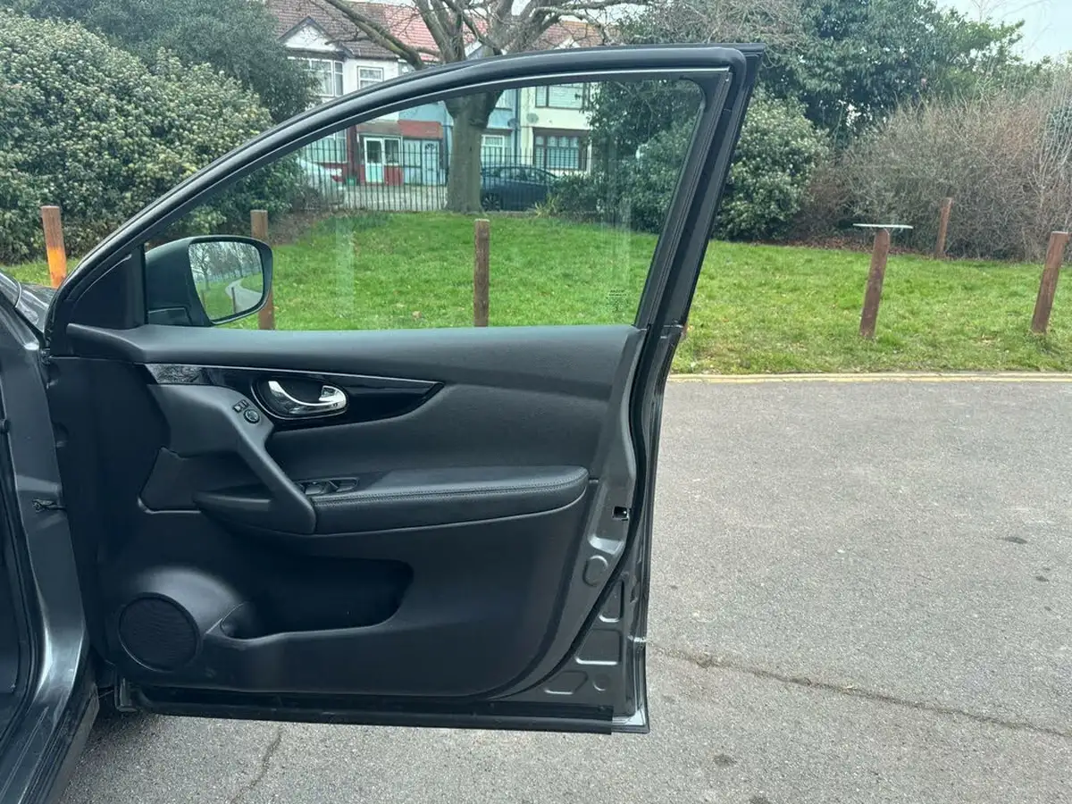 2017-nissan-qashqai-12-dig-t-n-vision-18in-xtronic-cvt-big-30