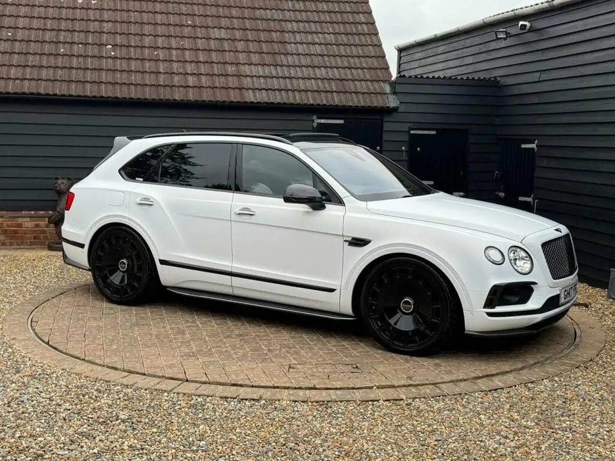 2017-bentley-bentayga-60-w12-big-43