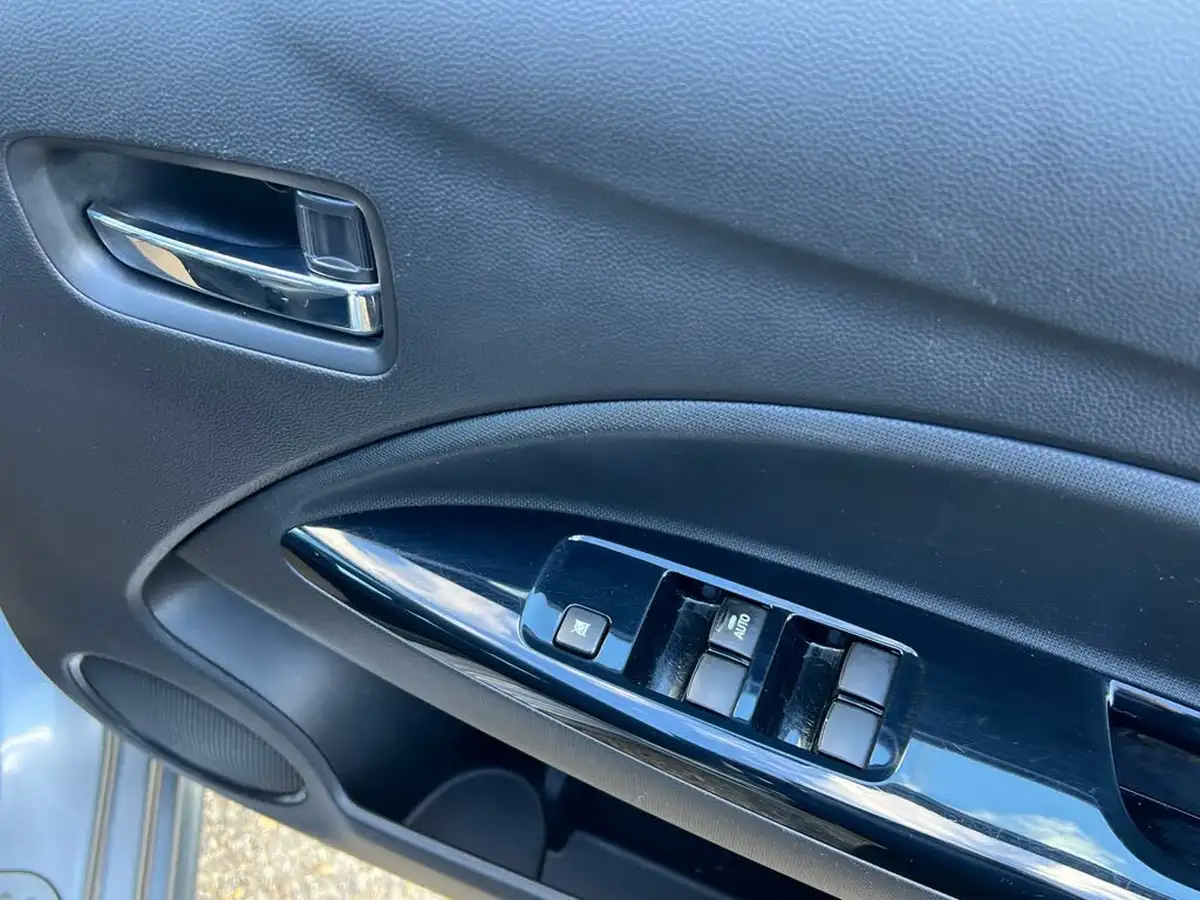 2018-mitsubishi-mirage-12-juro-leather-cvt-big-23