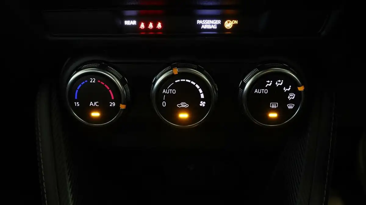 2021-mazda-mazda2-15-skyactiv-g-sport-big-11