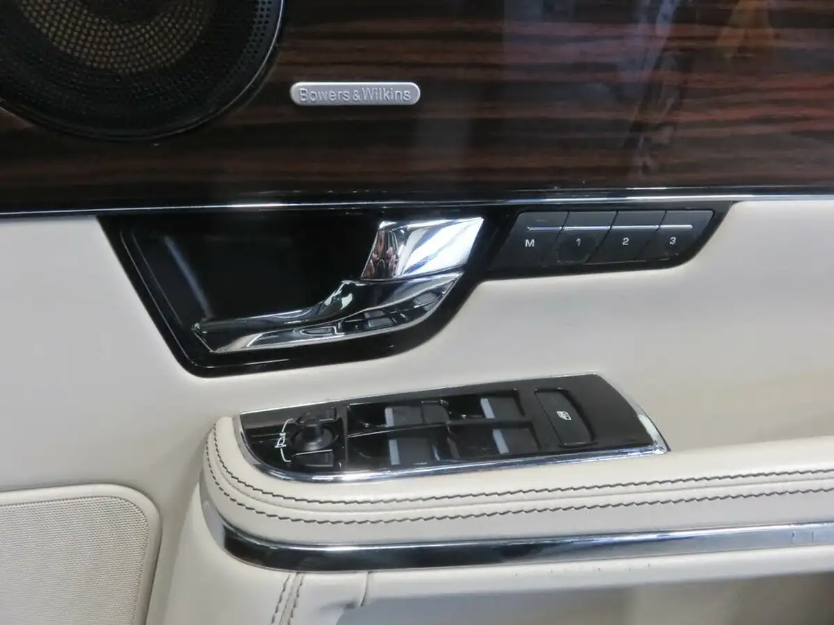 2012-jaguar-xj-series-30td-xj-portfolio-lwb-big-54