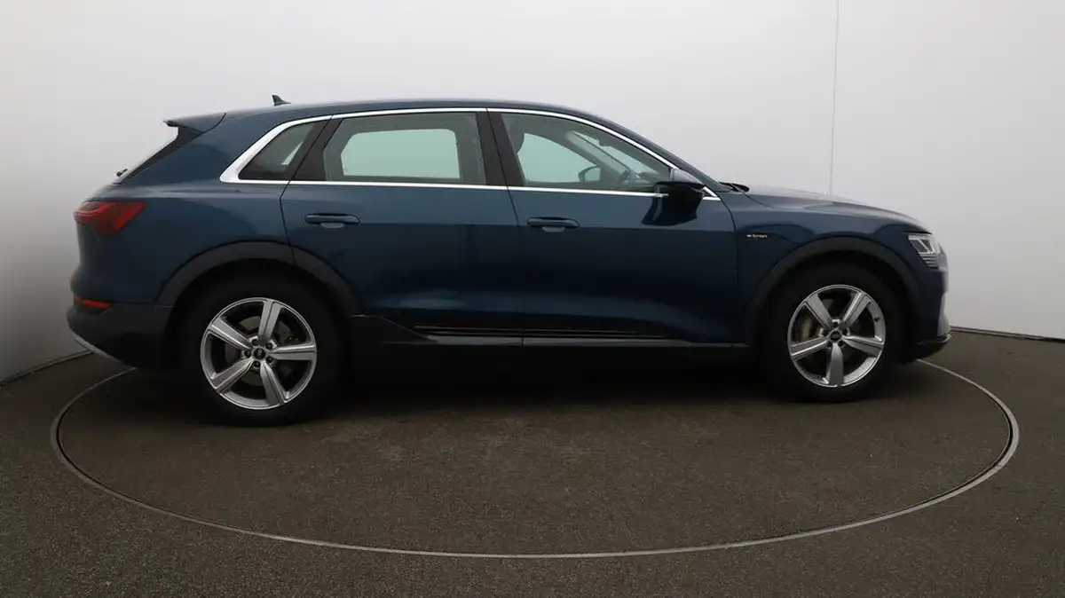 2022-audi-e-tron-55e-technik-station-wagon-big-42