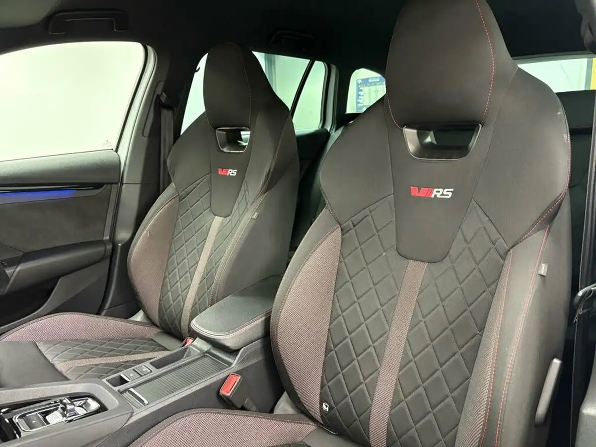 2021-skoda-octavia-20tdi-vrs-estate-big-8
