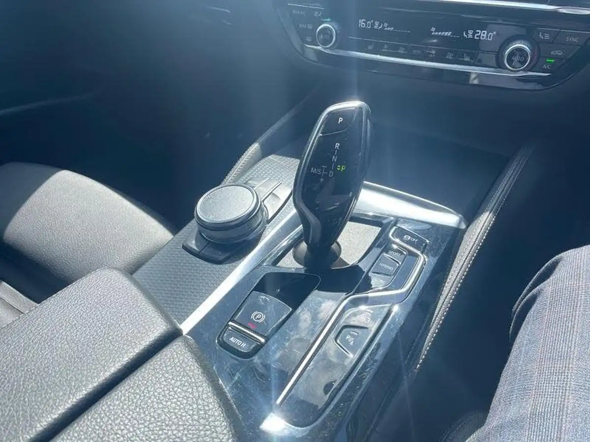 2022-bmw-5-series-20-530e-m-sport-saloon-4d-big-22