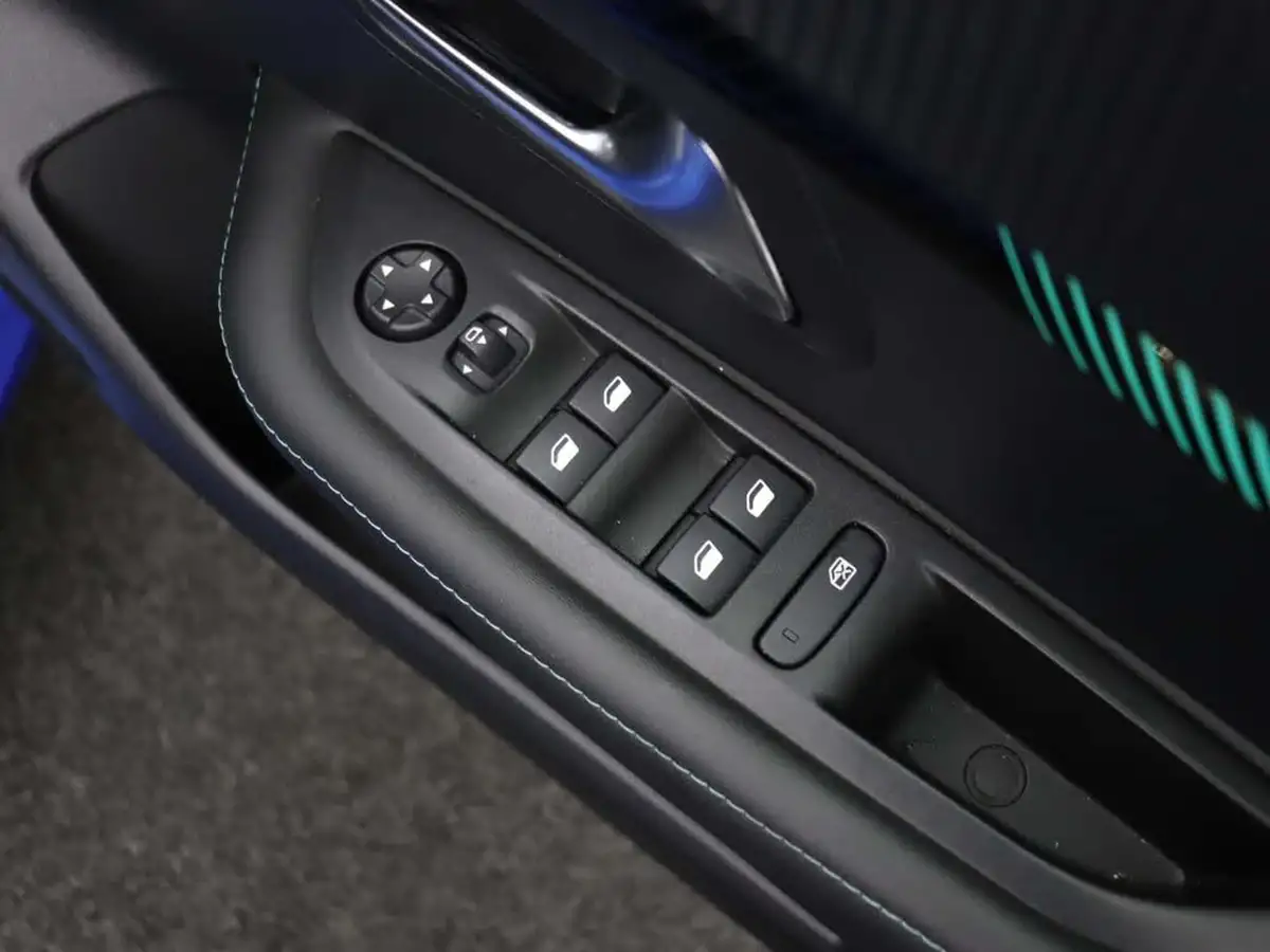2023-peugeot-208-12-puretech-allure-premium-130ps-eat8-big-22