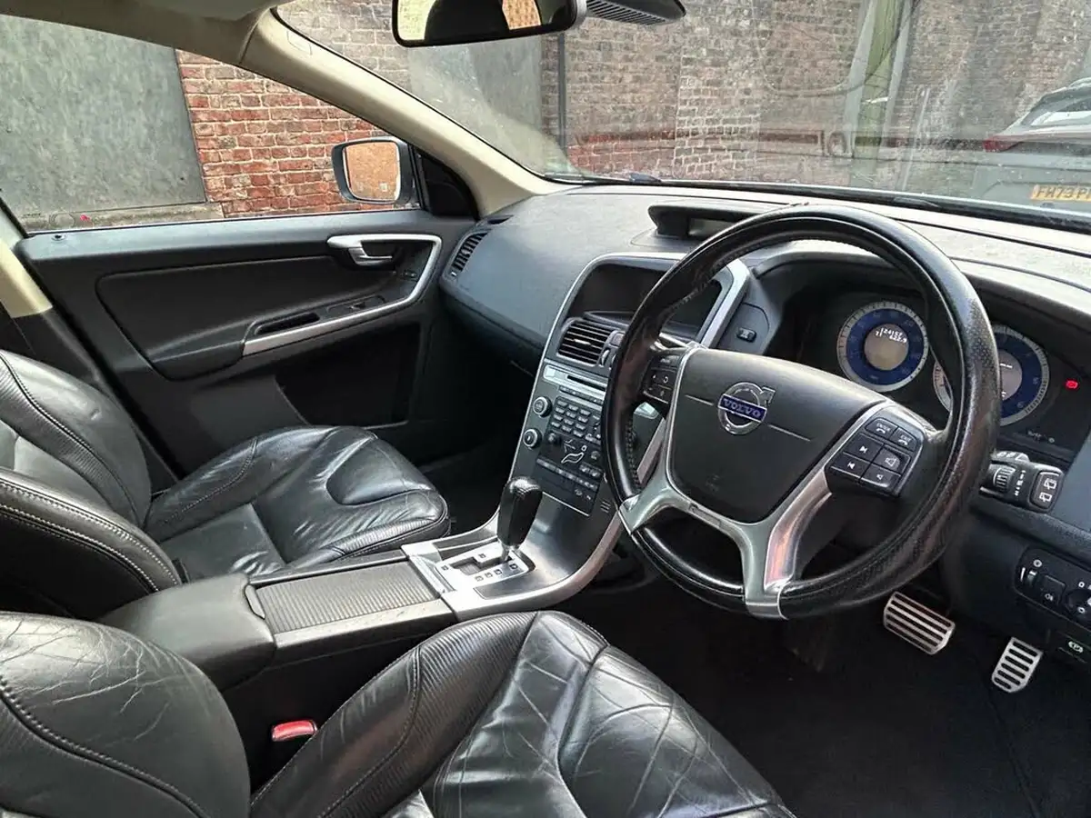 2010-volvo-xc60-24td-d5-r-design-geartronic-big-21