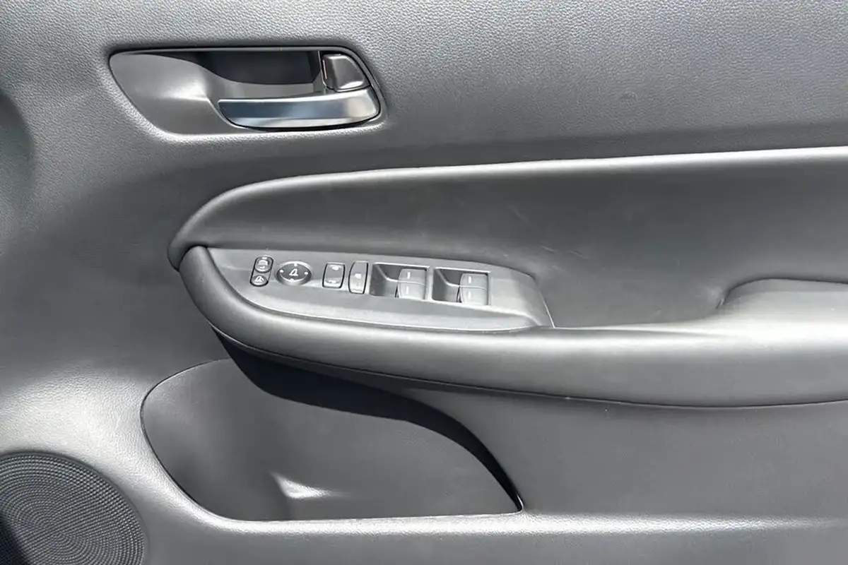 2025-honda-jazz-15-i-mmd-advance-big-22