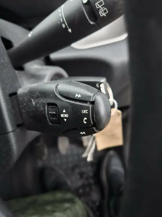 2012-citroen-c3-picasso-16hdi-vtr-big-18