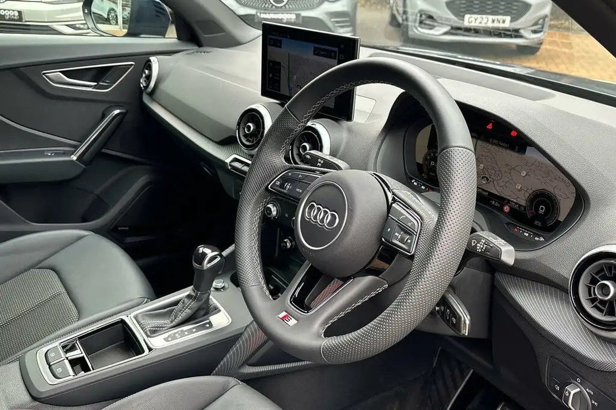 2024-audi-q2-15-35-tfsi-s-line-tronic-big-24