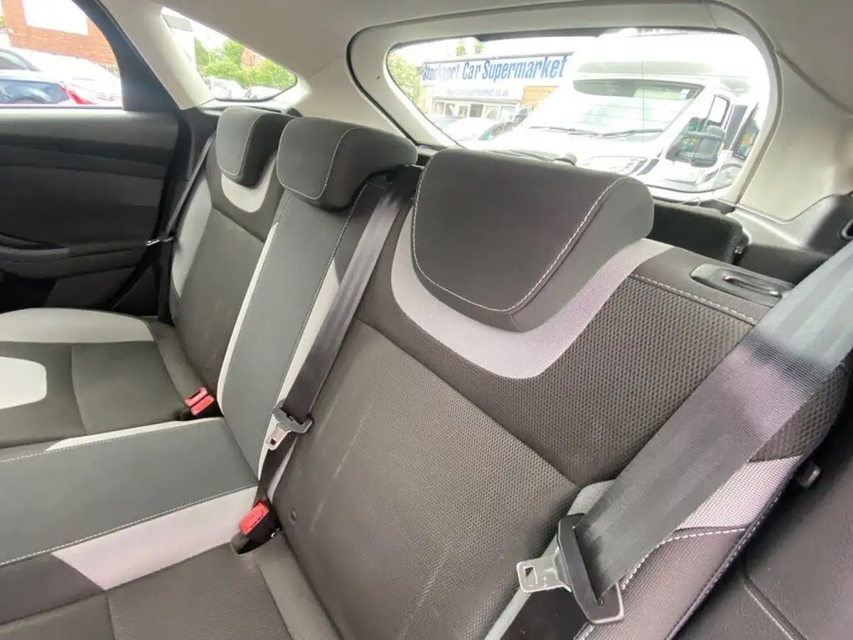 2012-ford-focus-16-zetec-ti-vct-125ps-hatchback-big-24