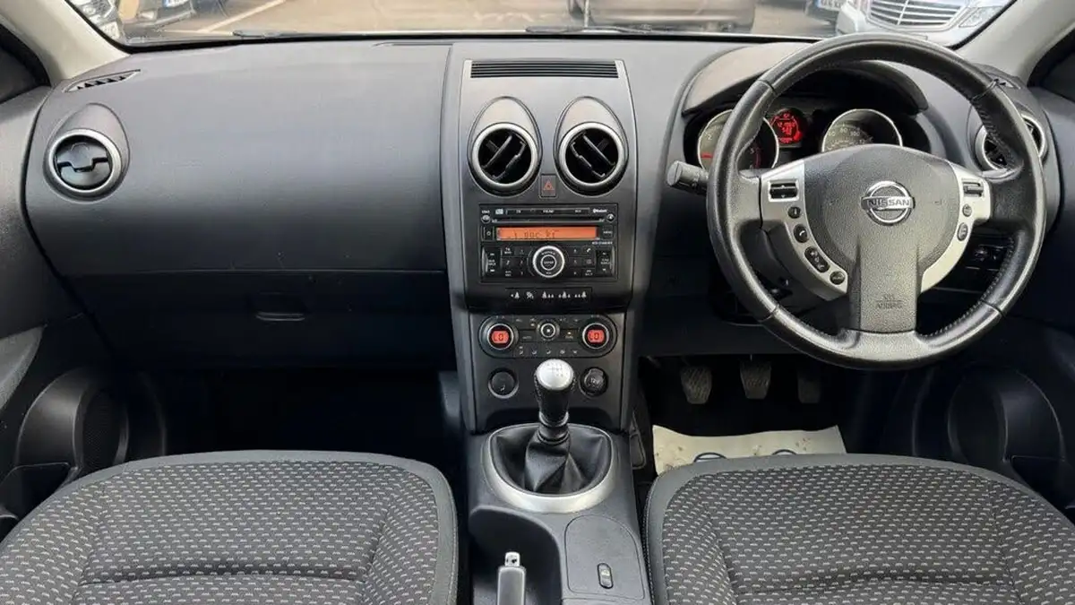 2009-nissan-qashqai-15td-acenta-big-10