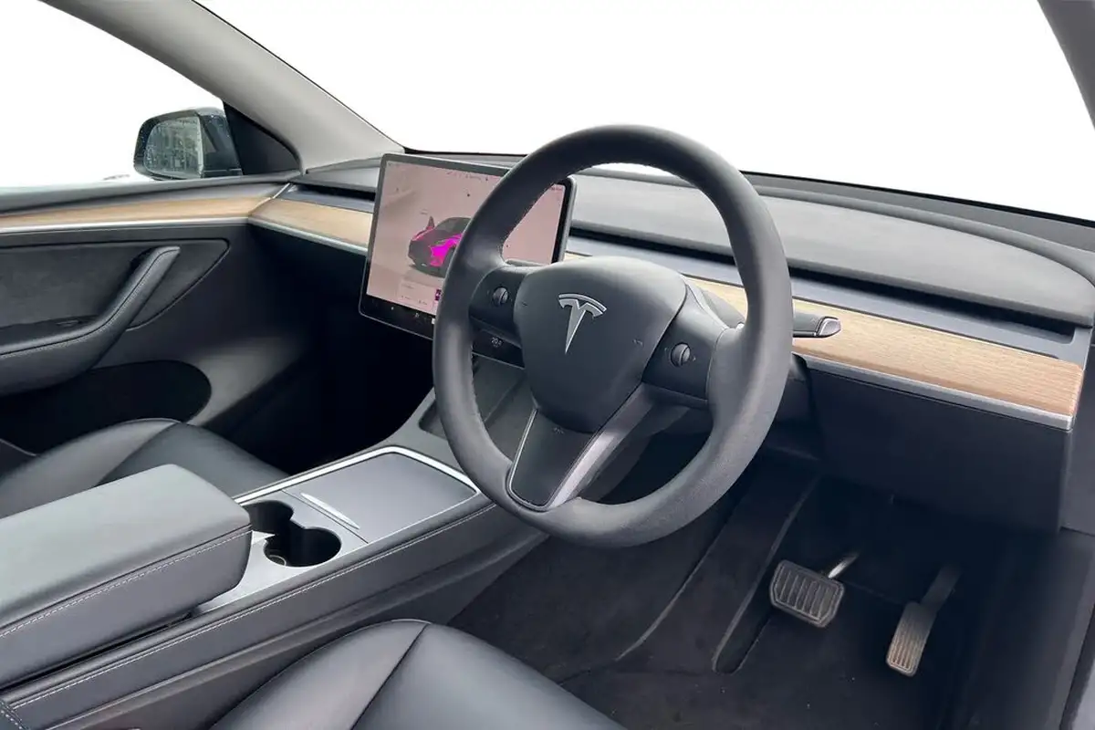 2022-tesla-model-y-e-long-range-big-5
