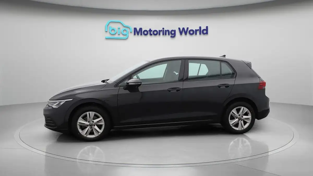 2022-volkswagen-golf-15-tsi-life-130ps-hatchback-big-4