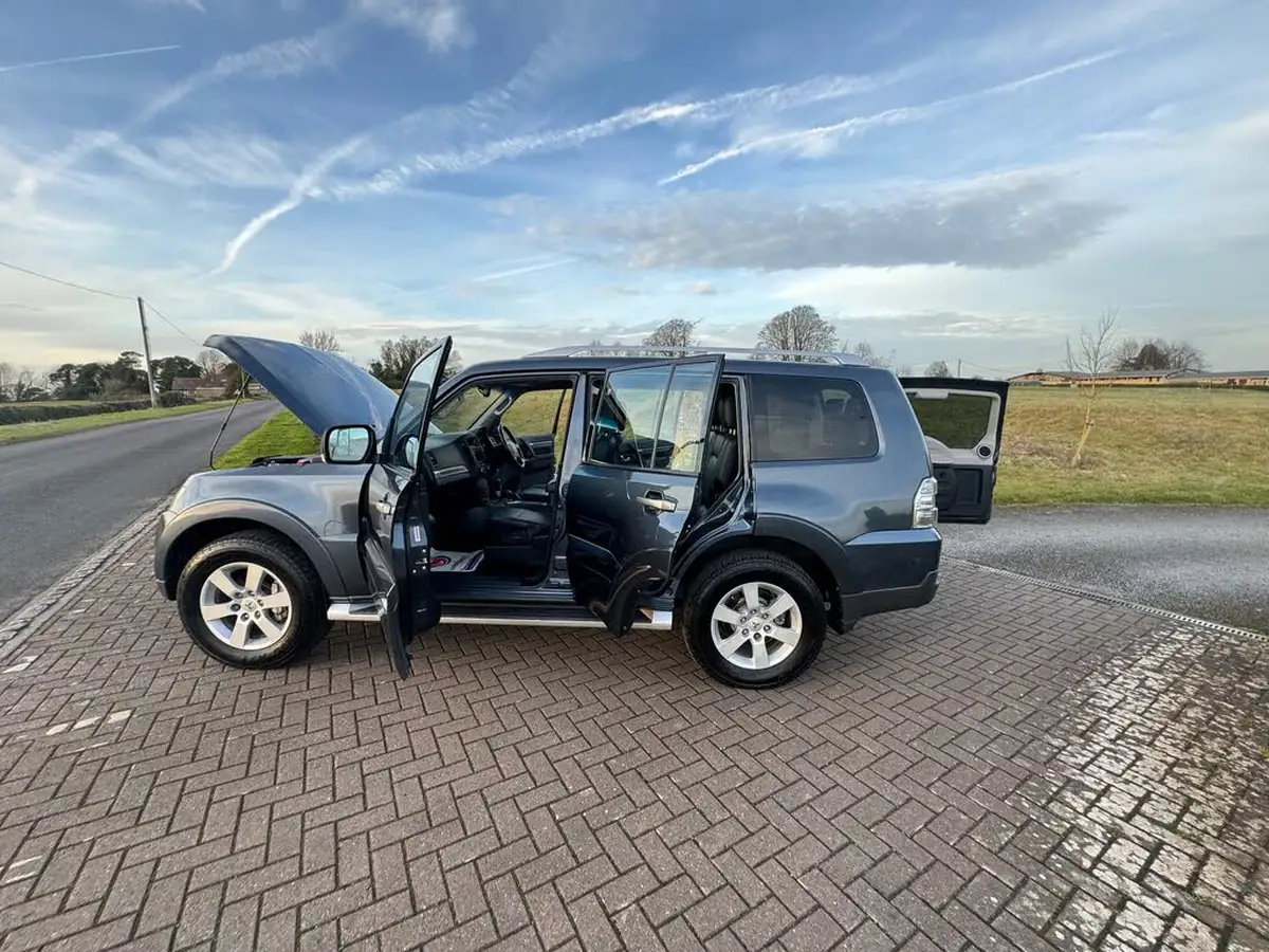 2008-mitsubishi-shogun-32td-diamond-5d-big-18