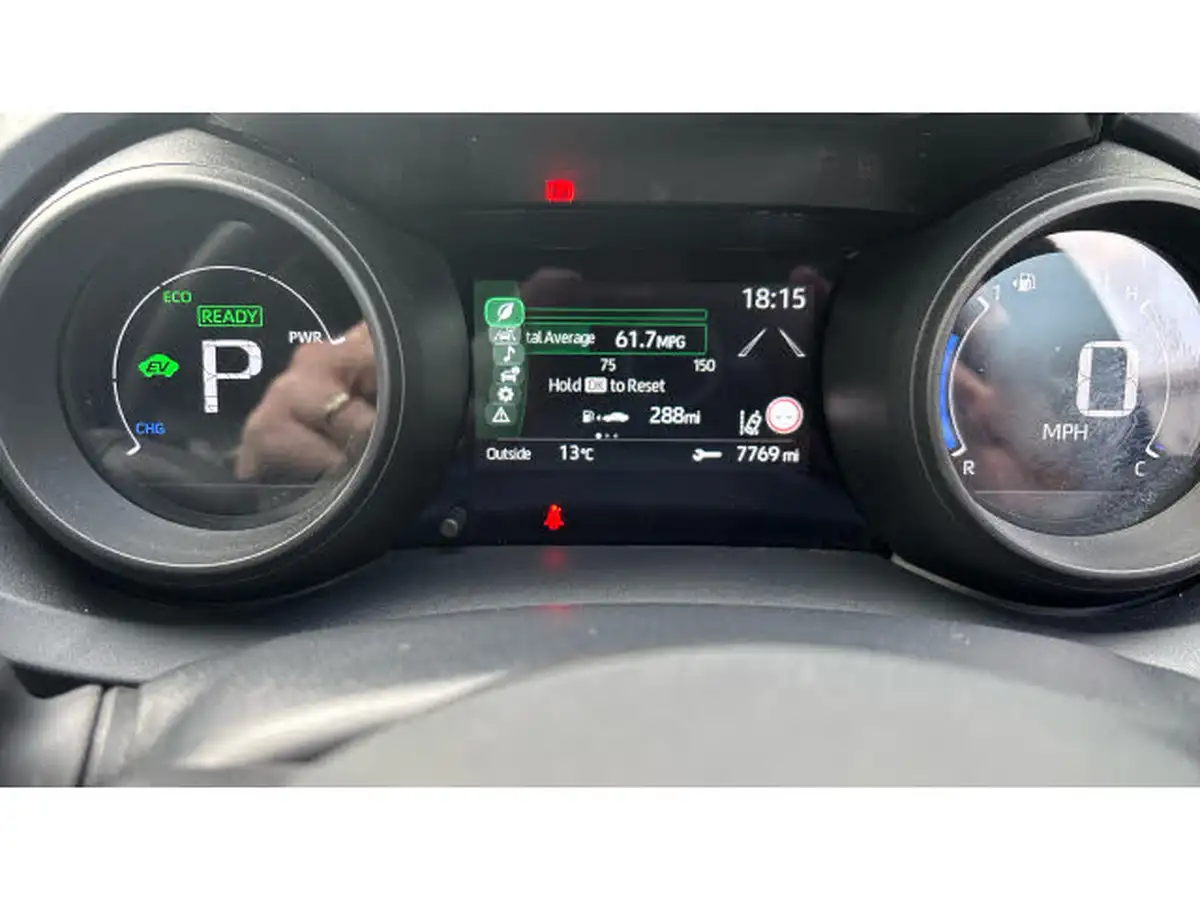 2023-toyota-yaris-15-vvt-i-design-big-8