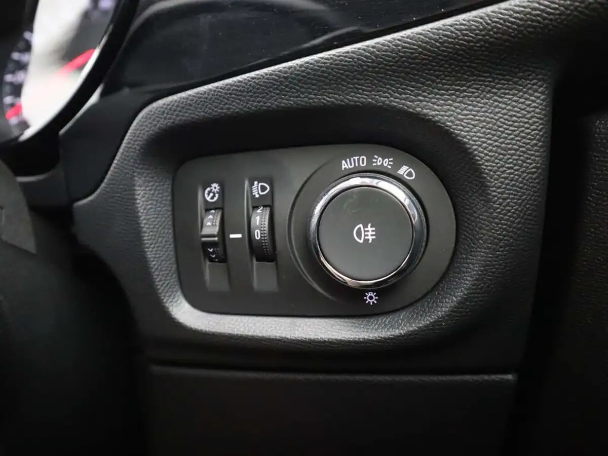 2021-vauxhall-corsa-12i-se-big-32