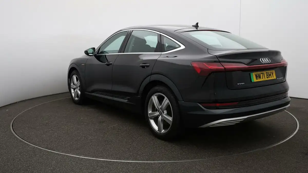 2022-audi-e-tron-50e-technik-sportback-big-64