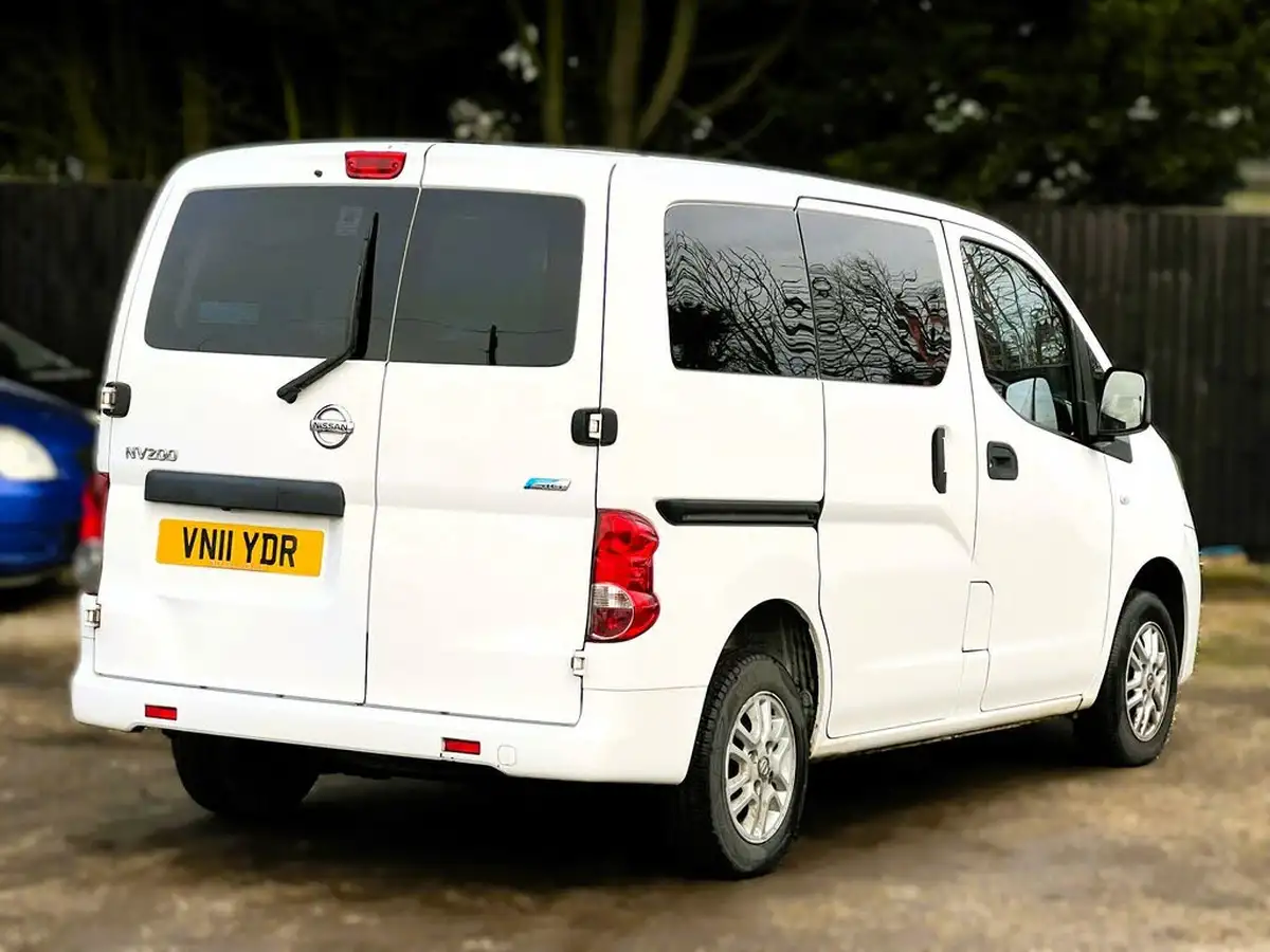 2011-nissan-nv200-15td-se-85bhpeuro-5-combi-5seater-big-15