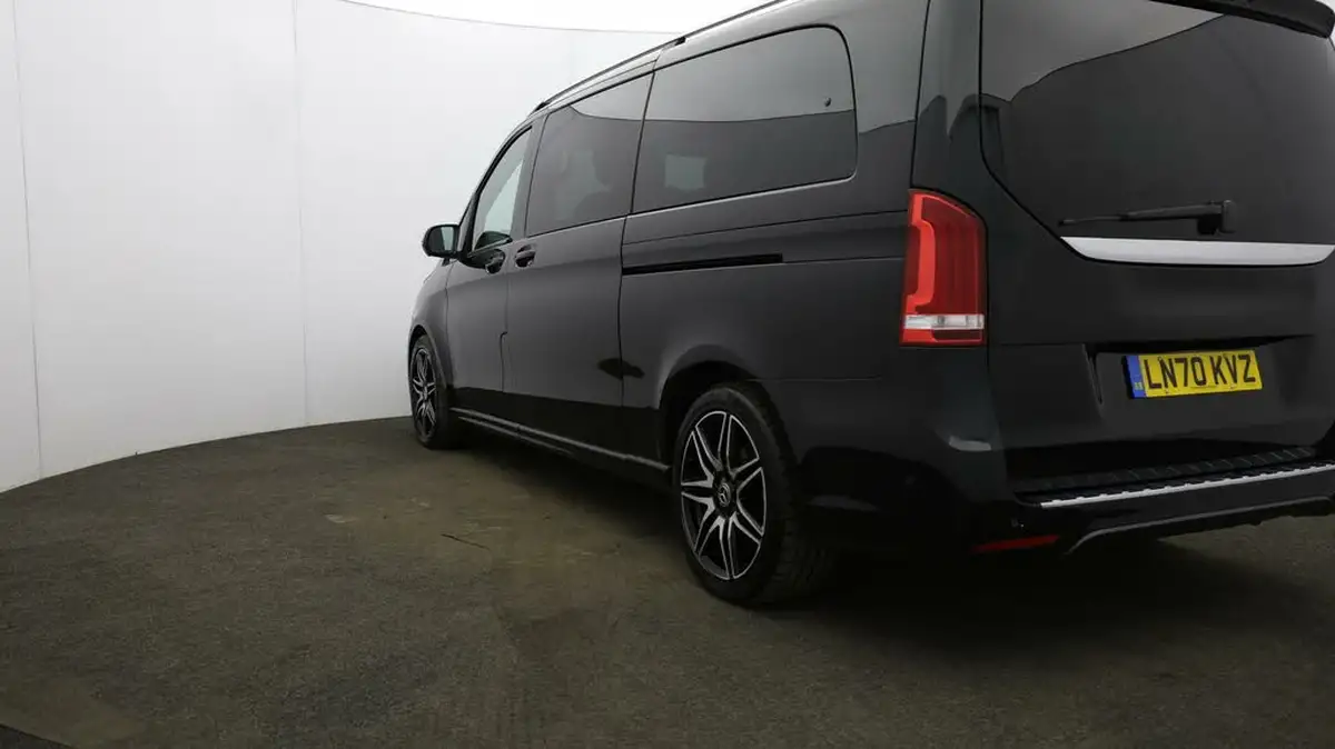 2020-mercedes-benz-v-class-20d-v300d-amg-line-extra-long-big-46