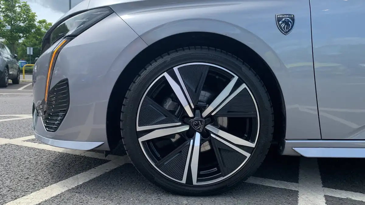 2024-peugeot-308-12-puretech-gt-130ps-ss-eat8-big-13