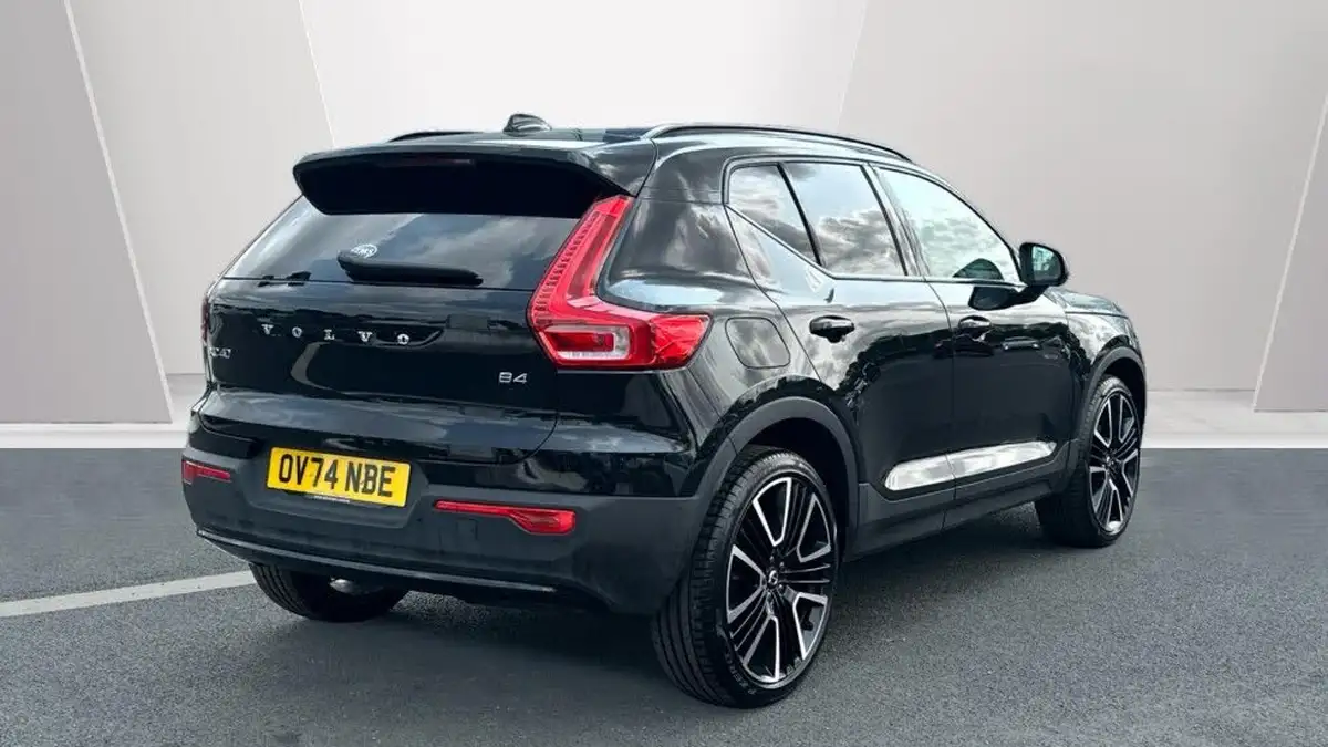2024-volvo-xc40-20-b4-ultra-bright-big-1
