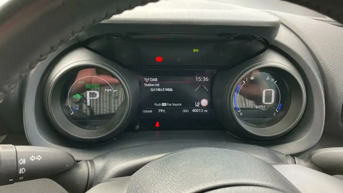 2021-toyota-yaris-15-vvt-i-design-big-8