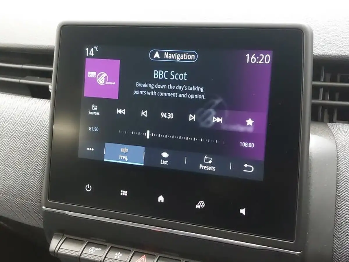 2024-renault-clio-10-tce-techno-big-13