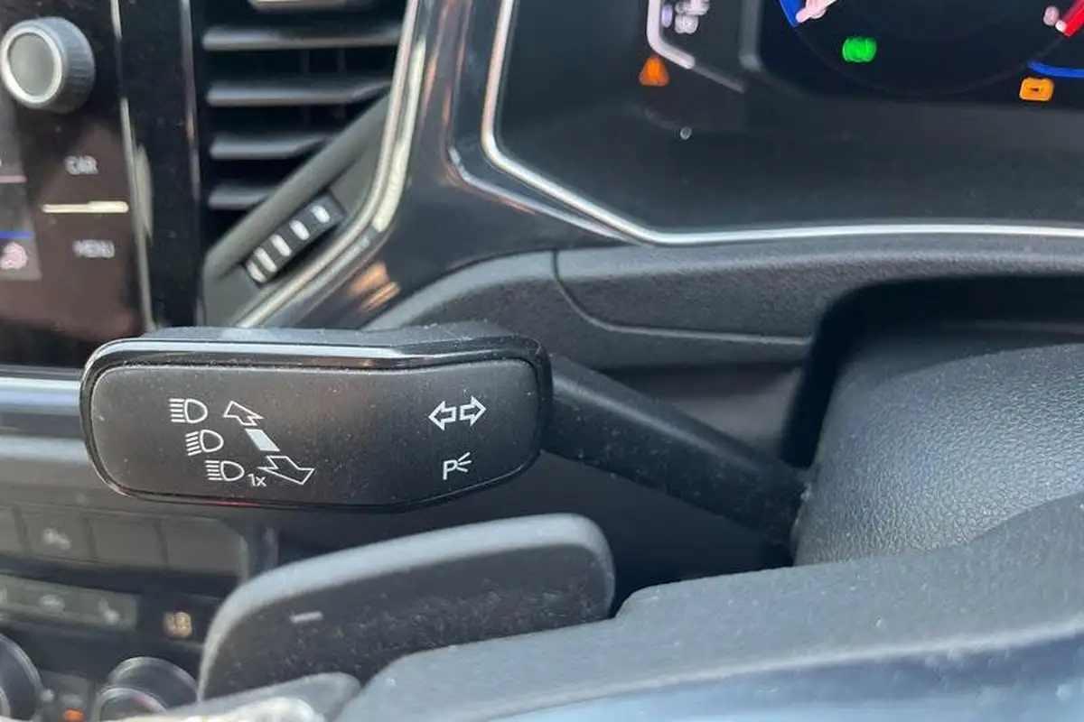 2019-volkswagen-t-roc-15-tsi-r-line-dsg-big-13