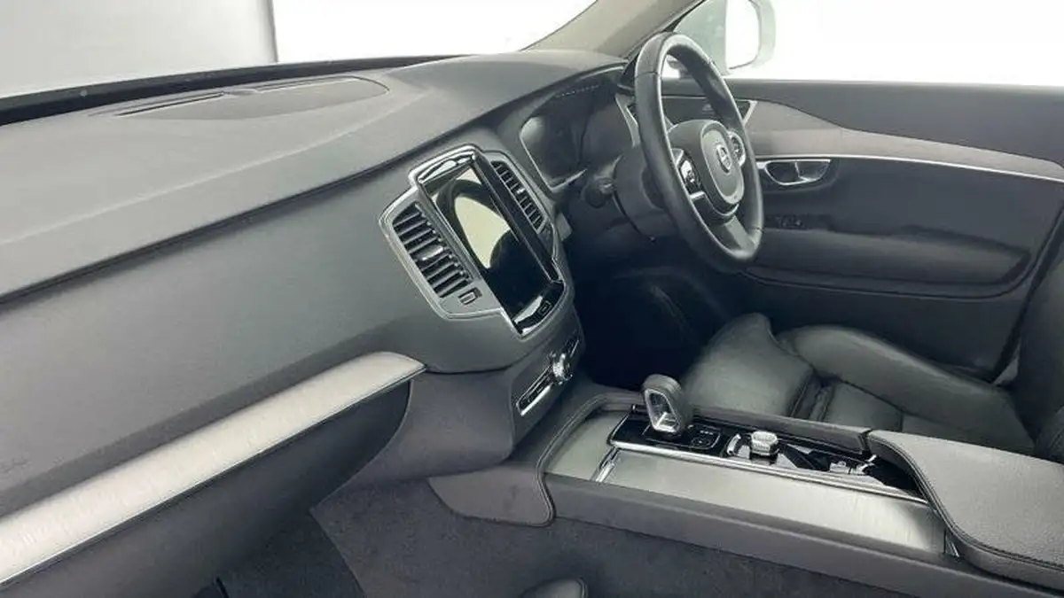 2022-volvo-xc90-20td-b5-momentum-big-1