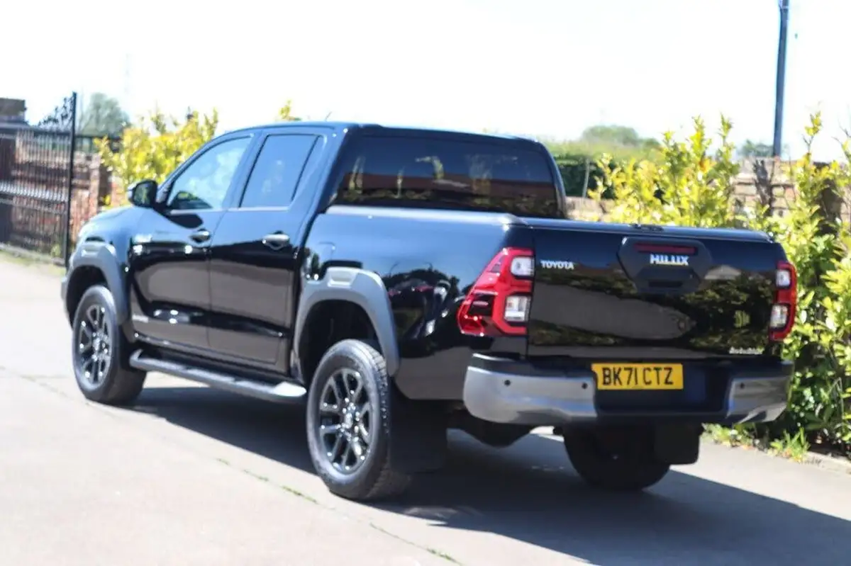 2021-toyota-hi-lux-28d-4d-invincible-x-at35-204hpeu6dt-e-big-6
