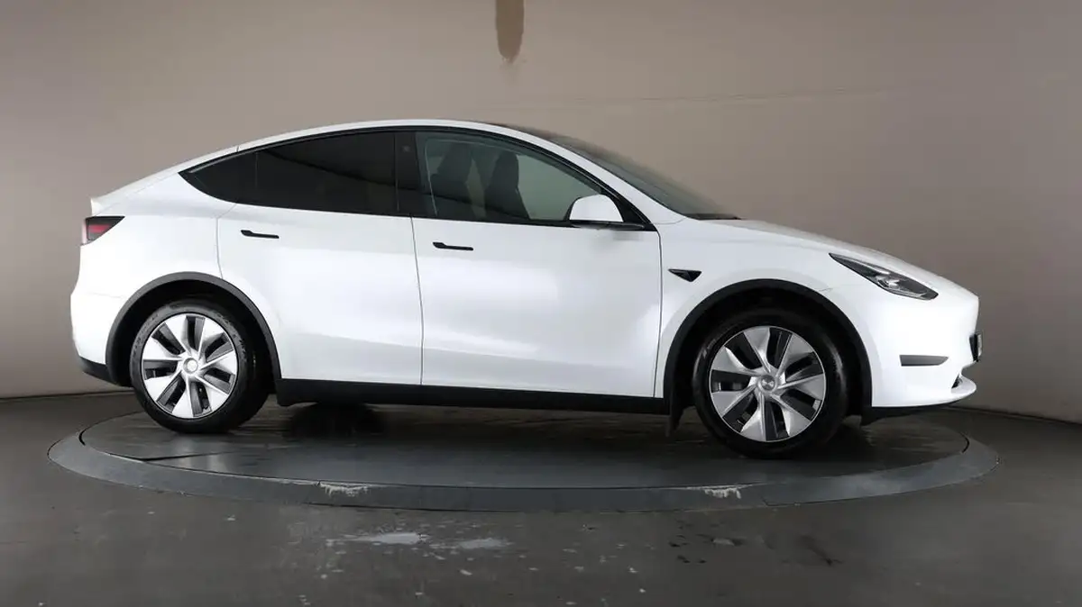 2023-tesla-model-y-e-rwd-big-58
