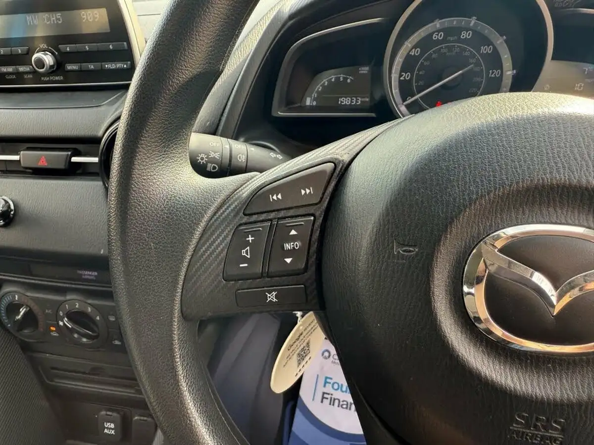 2017-mazda-mazda2-15-se-big-21